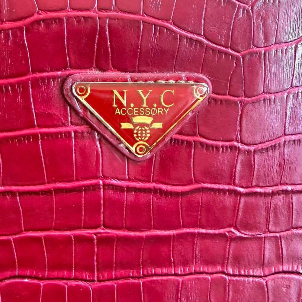Vintage inspired red faux croc - Picture 2 of 7